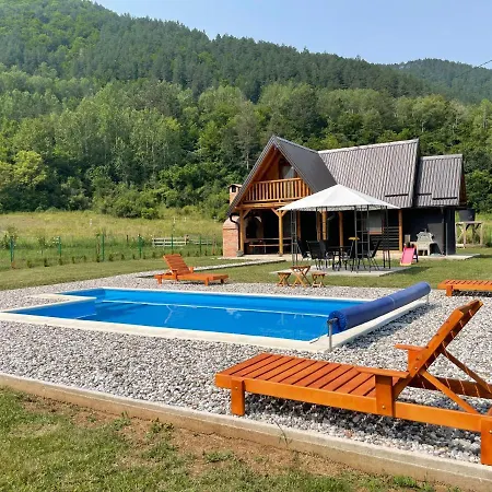 Vikendica Sa Bazenom Magnum Holiday home