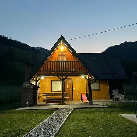 Vikendica Sa Bazenom Magnum Holiday home